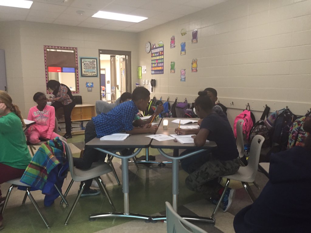 msknutson6's tweet photo. Do you know how convection happens in the Earth's mantle?   These fab students can now tell you! #whyaaa #amsti https://t.co/Pm0pvblo3N