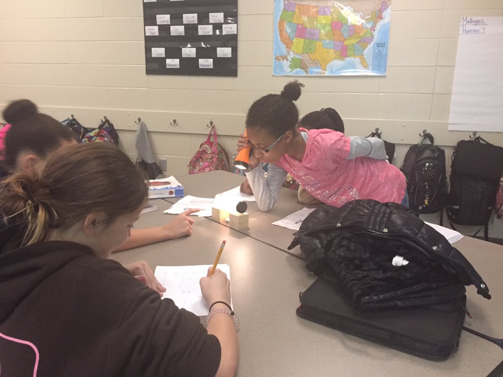 msknutson6's tweet photo. Do you know how convection happens in the Earth's mantle?   These fab students can now tell you! #whyaaa #amsti https://t.co/Pm0pvblo3N