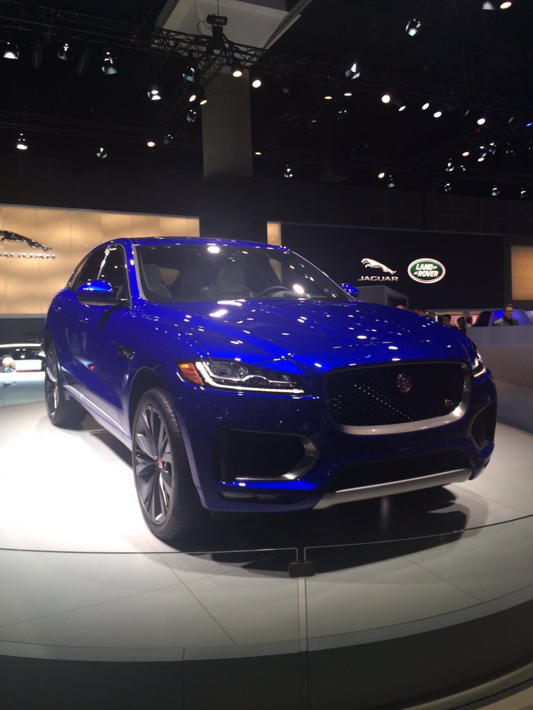 trackandstyle's tweet photo. Increíble el Jaguar F-Pace presentado aquí en el #LAAutoShow  @JaguarCarsMx https://t.co/qEpTmgnQi3