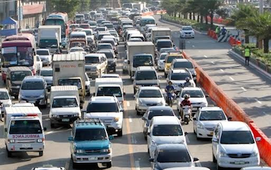 interaksyon's tweet photo. VIDEO | Road users suffer from โtotal lockdownโ due to #APEC2015 Summit #trAPEC #APECted https://t.co/8qPIYFMeaj https://t.co/VHBIPTtxxu