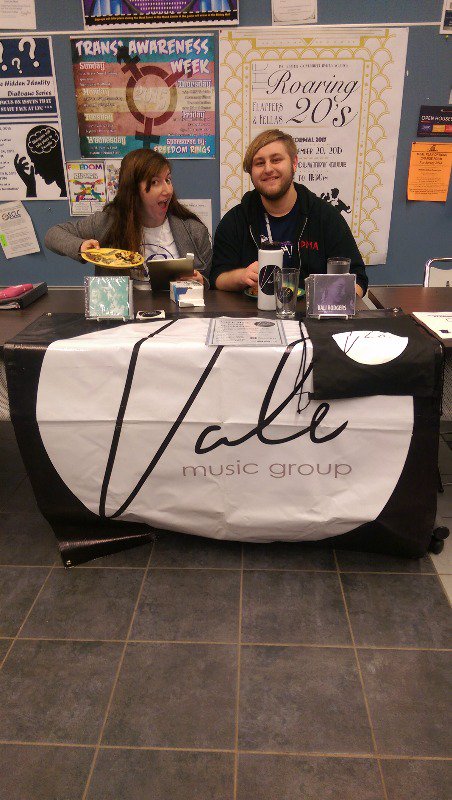 ValeMusicGroup's tweet photo. Vale's Hustlin'! T minus 4 days till Vale Media Industries conference!
#Valeconference #mUsicandMEdia #Vale15 https://t.co/KBA3G3BAEI