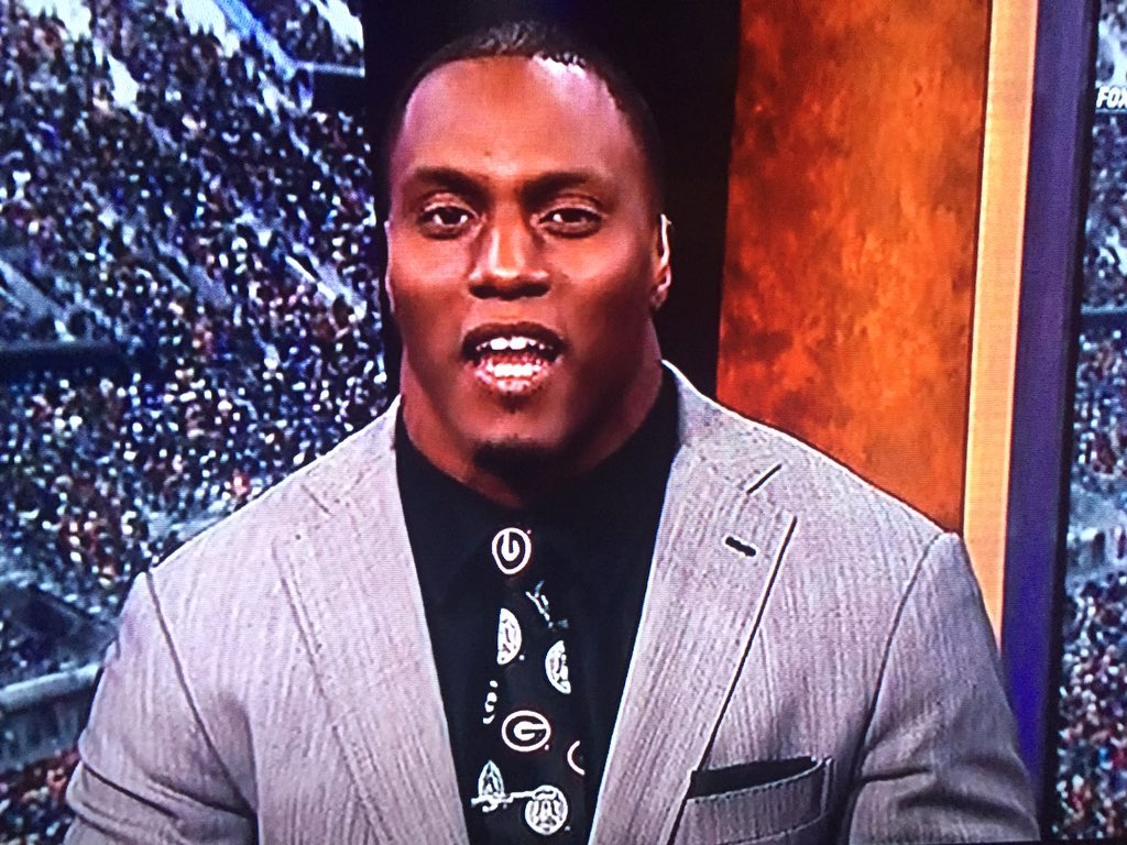 GeorgeFoster72's tweet image. When your Auburn Tiger cousin @TakeoSpikes51 has to wear that #Dawgs tie cuz his squad lost. Lookin dapper, cuz 👍🏾👌🏾