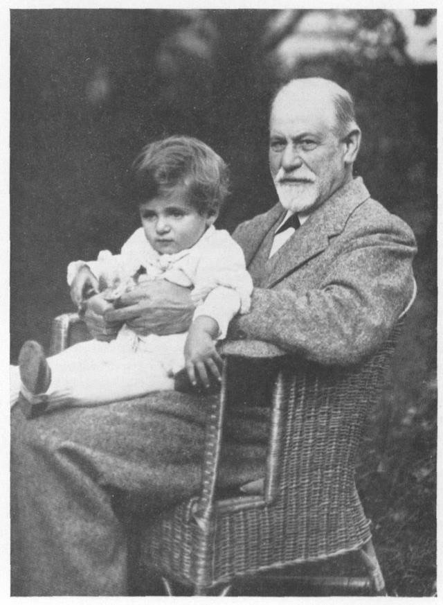 PsychMethods's tweet image. Freud with #LittleHans during his case study