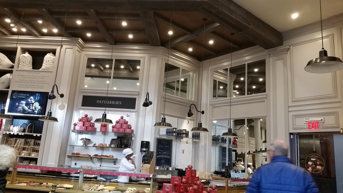 charlesberg7's tweet photo. Slick little coffee shop in the city #Paul #BostonLike https://t.co/fLS1G3u2oN
