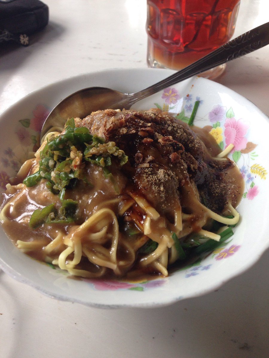 blom ke wonosobo klo blom icip icip mie ongklok (@ mie ongklok &amp; sate bu umi) swarmapp.com/c/eiphELR9XiQ