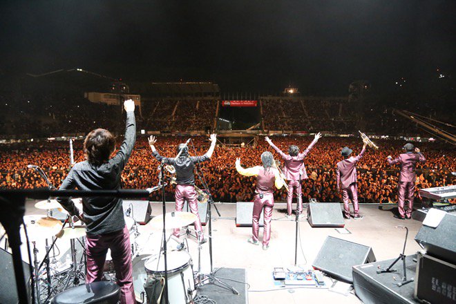 barks_news's tweet photo. スカパラ、メキシコにてゲスト出演。6万3000人を魅了 https://t.co/1WlTec1nRX #TSPO #mexico #LosFabulososCadillacs #tokyoska #LFC30 https://t.co/1UGTXKsy6t