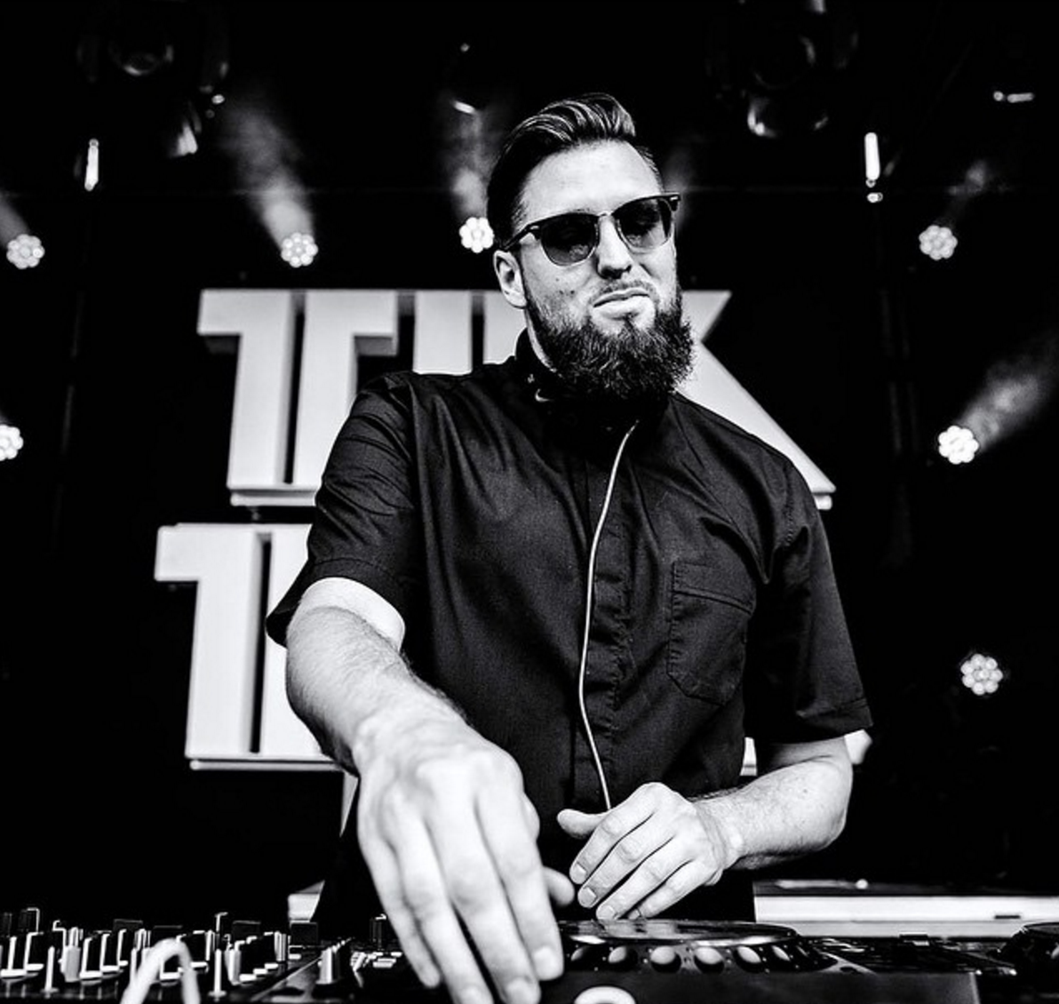 thissongissick_'s tweet image. .@iamTchami launches new record label “Confessions” &amp;amp; releases first single as free download bit.ly/TchamiConfessi…