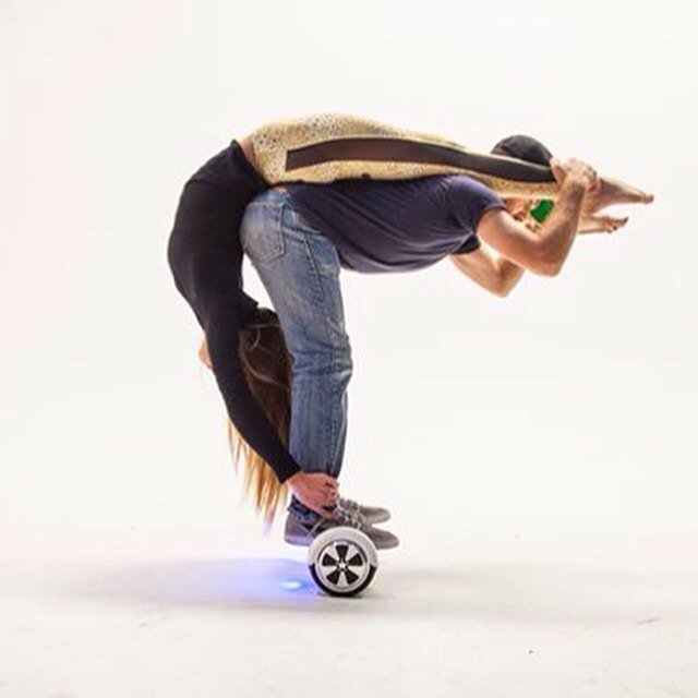 Picking up your friend with #highflyerscooters 😉✌️ <a href="/dakotalupo/">Dakota Lupo</a> @nwoy In @laislabrand ✨