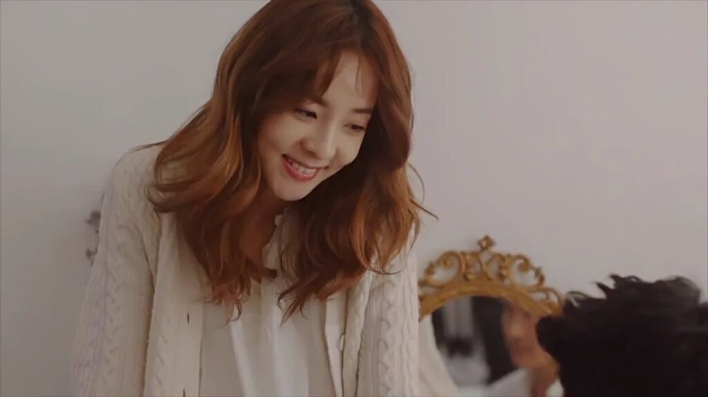 (CAPS)  Dara at Maison de Jasmine Behind the scene
(1)
Cr. Youtube