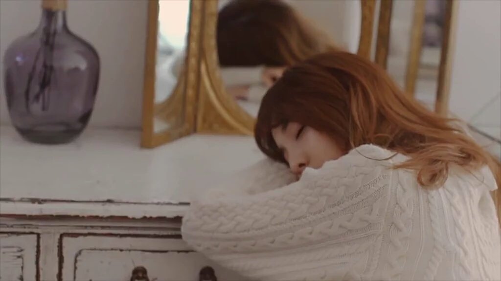 (CAPS)  Dara at Maison de Jasmine Behind the scene
(3)
Cr. Youtube