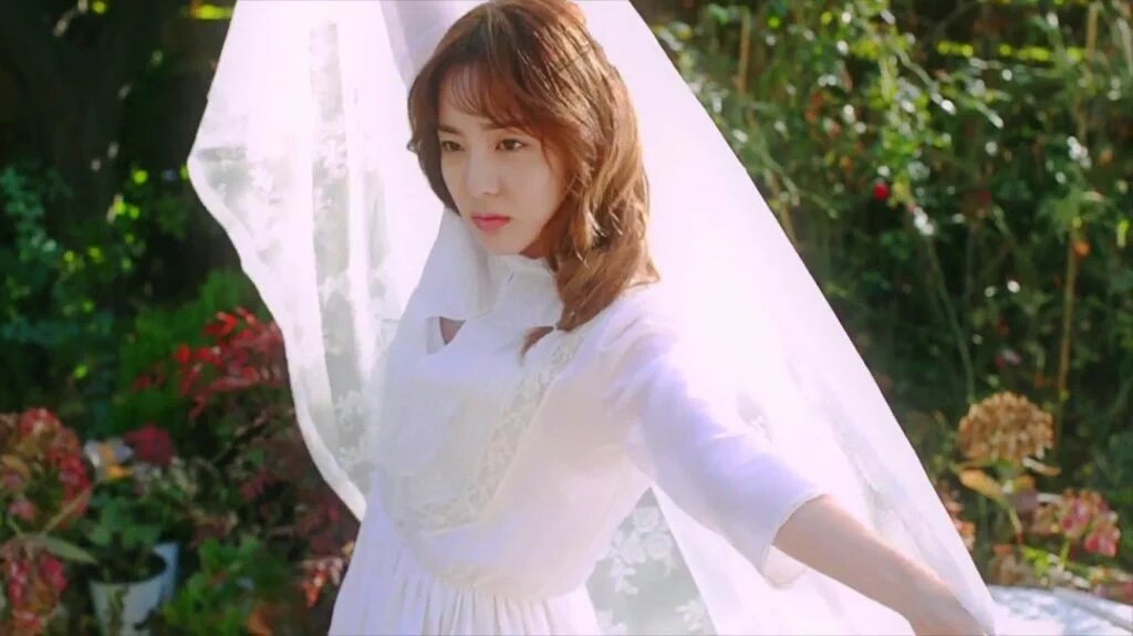 (CAPS)  Dara at Maison de Jasmine Behind the scene
(8)
Cr. Youtube