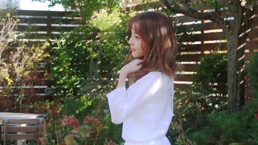 (CAPS)  Dara at Maison de Jasmine Behind the scene
(9)
Cr. Youtube