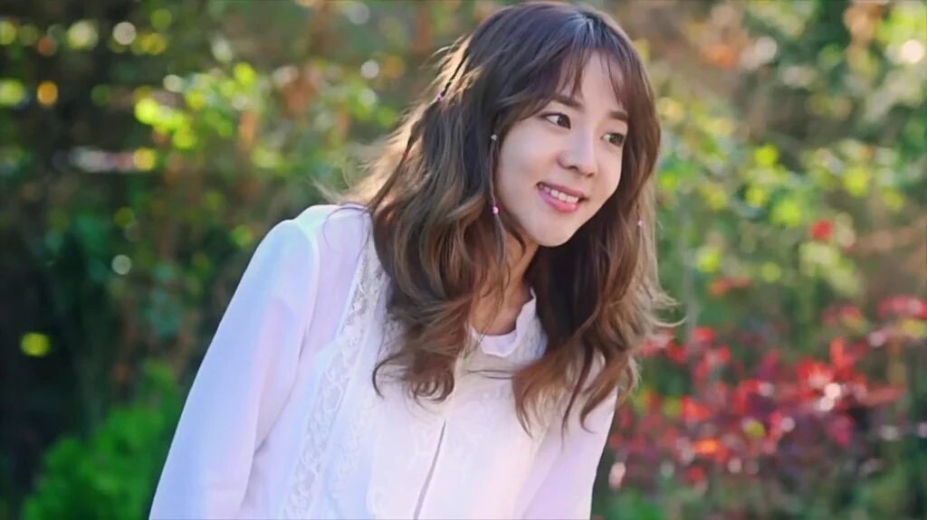 (CAPS)  Dara at Maison de Jasmine Behind the scene
(10)
Cr. Youtube