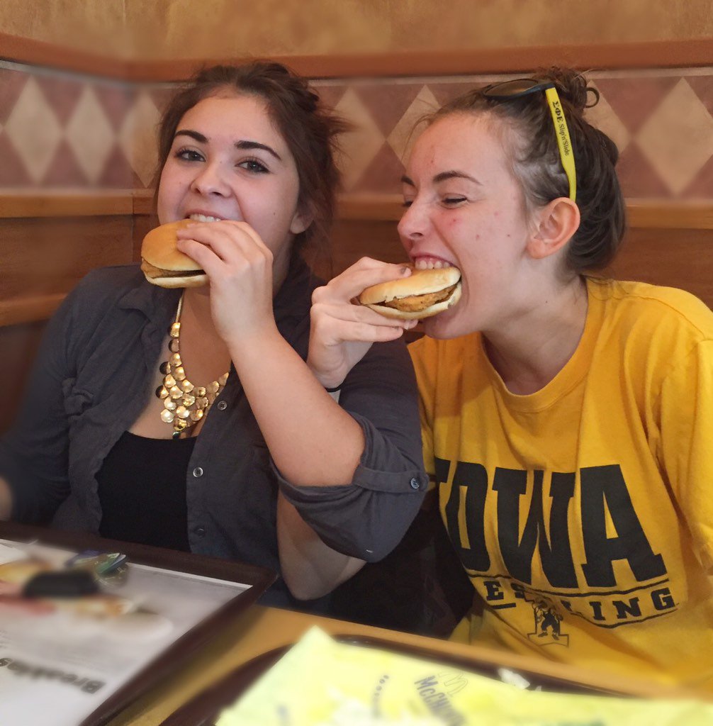 LyMuke's tweet image. #RelationshipGoals  hahahahha