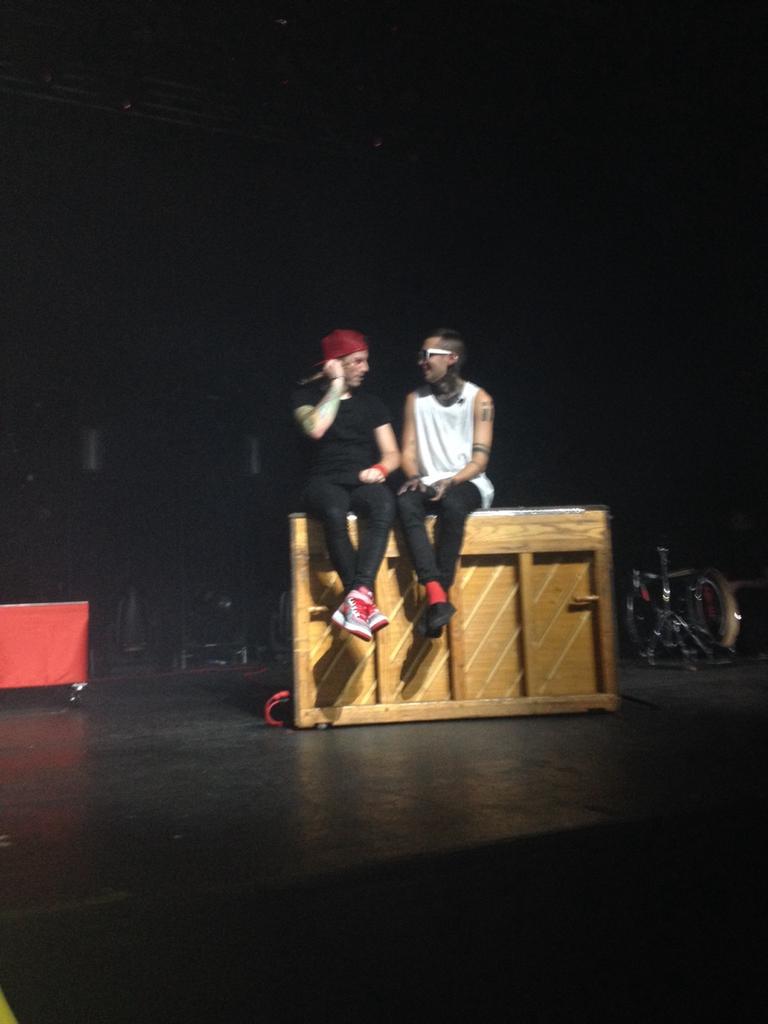 ttwenty1stpilot's tweet photo. joshler love https://t.co/LiS2q85Fkm