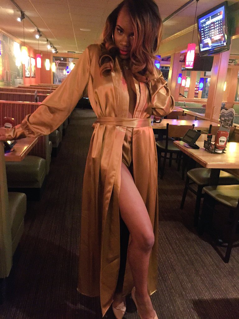 raybannnsss's tweet photo. When it's your birthday and you poppin' 👑☺️🎉 #RayDay #RaySlay https://t.co/2UFpi8nSAX