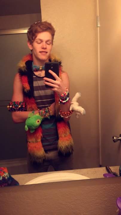 RobertAnthonyF1's tweet photo. #rave #edm #spirithoods https://t.co/5fAi8Eiail