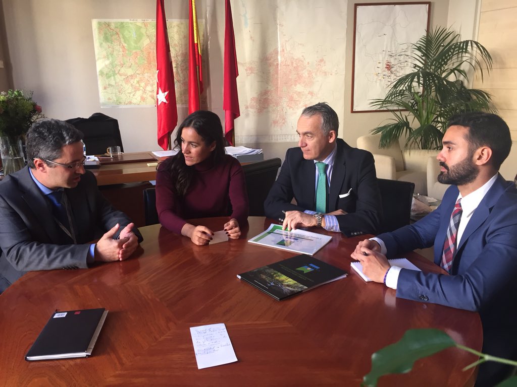 CsMadridCiudad's tweet photo. Nuestra portavoz @begonavillacis y @SBrabezo se reunen con #ASERPYMA https://t.co/Q8I0yg7Y9W