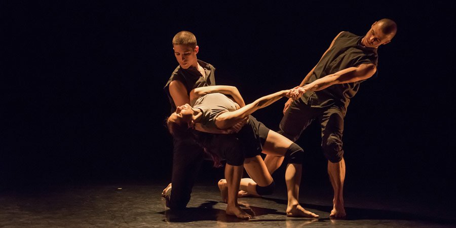 DanceTabs's tweet photo. #BrokenFall returns - @RMaliphant dancers take on a legendary work: https://t.co/ahM6Ly5fP4 Pic Β©HGlendinning https://t.co/IVGSmrDZ2W
