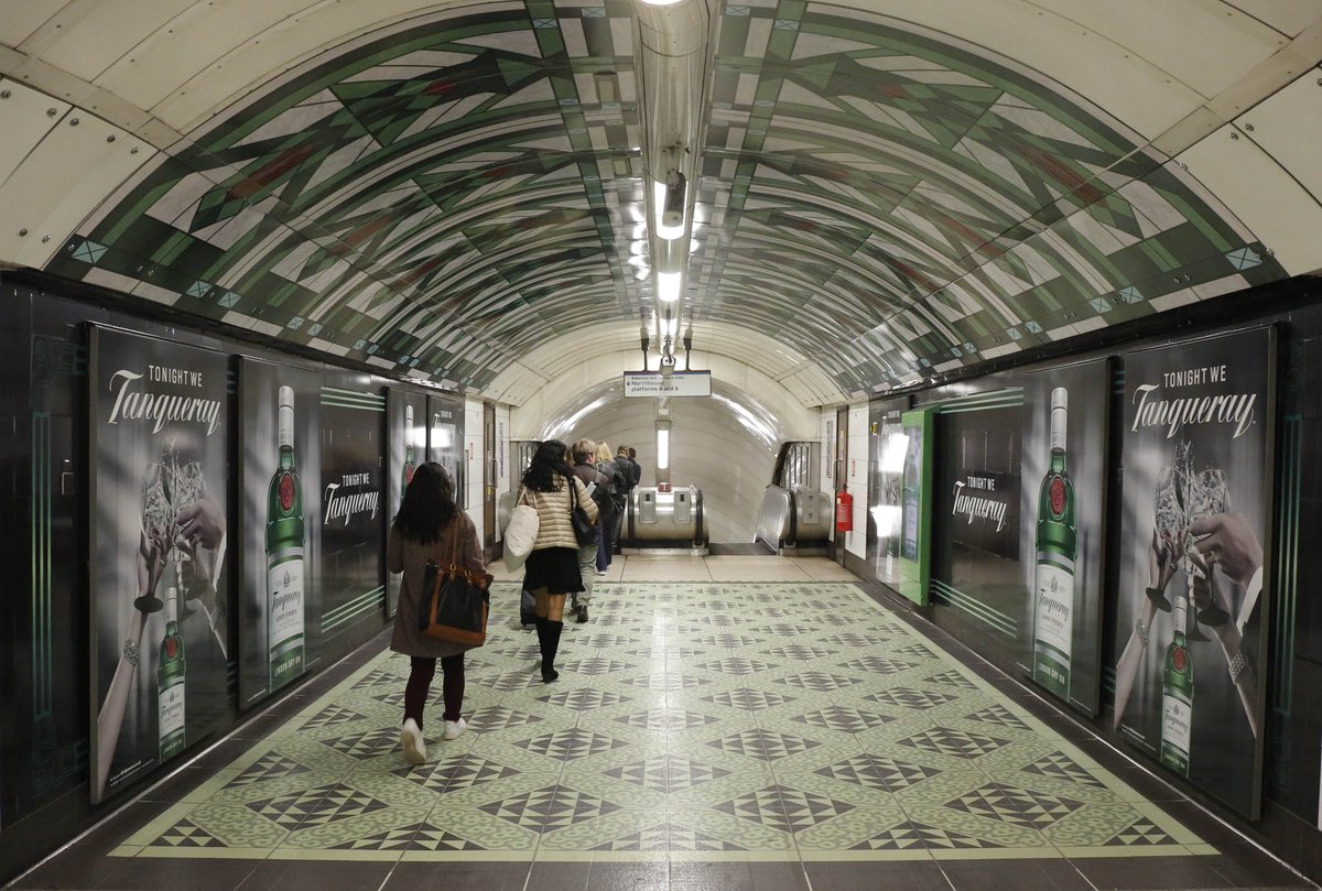 ExterionMediaUK's tweet image. Thursday is the new Friday, right? Tonight will you Tanqueray? @Caratuk @Posterscope #tonightwetanqueray #OOH