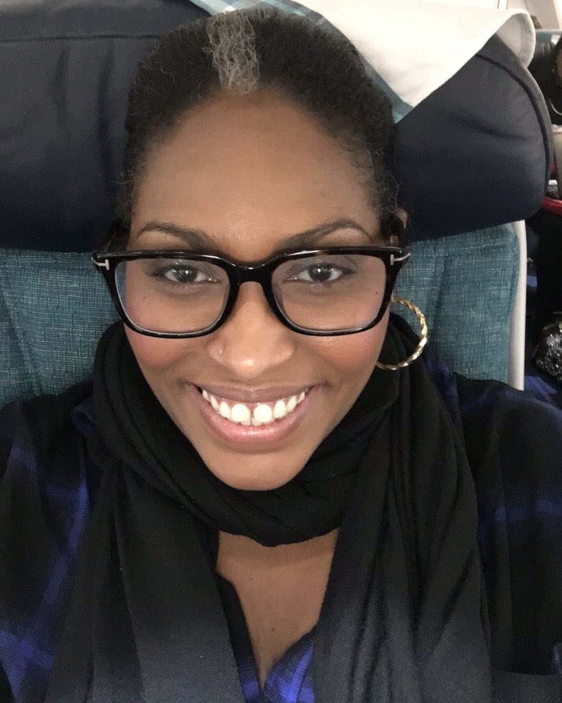 NicolePrincessL's tweet photo. #Mada j'arrive y'a du boulot!!!!! 😉😁😉#PLCrew #soleil #concert #GrandCarbet #fatigue #jevousbo #messoleils 😘☀️😘☀️❤️❤️ https://t.co/GjsI4jUmKZ