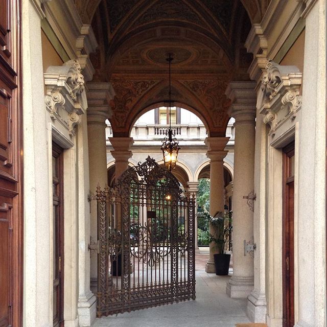 #Sapeviche #Авызнали , что на улице Корсо Венеция 51, жил один из самых известных писателей? Стендаль! #каквиталии