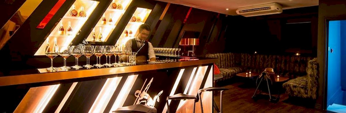 Want to check out the <a href="/RemyMartinUK/">Remy Martin UK</a> pop-up? Apply for one of our guest passes while you can! ow.ly/UPS56