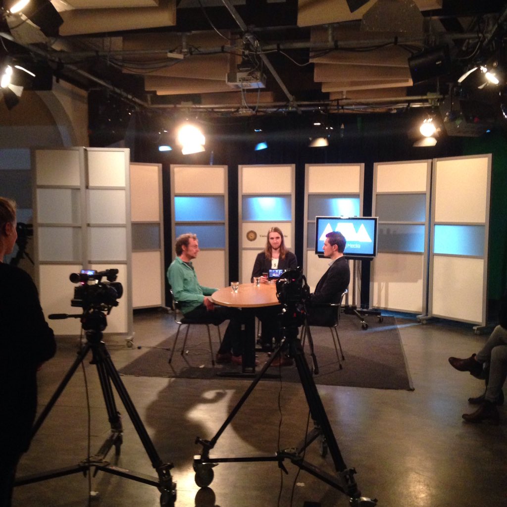 MappingMediaNL's tweet photo. Op de set met @twetering @sander en onze host @mmeulblok #mappingmedia over Urban Augmented Reality https://t.co/3SL03BfOzg