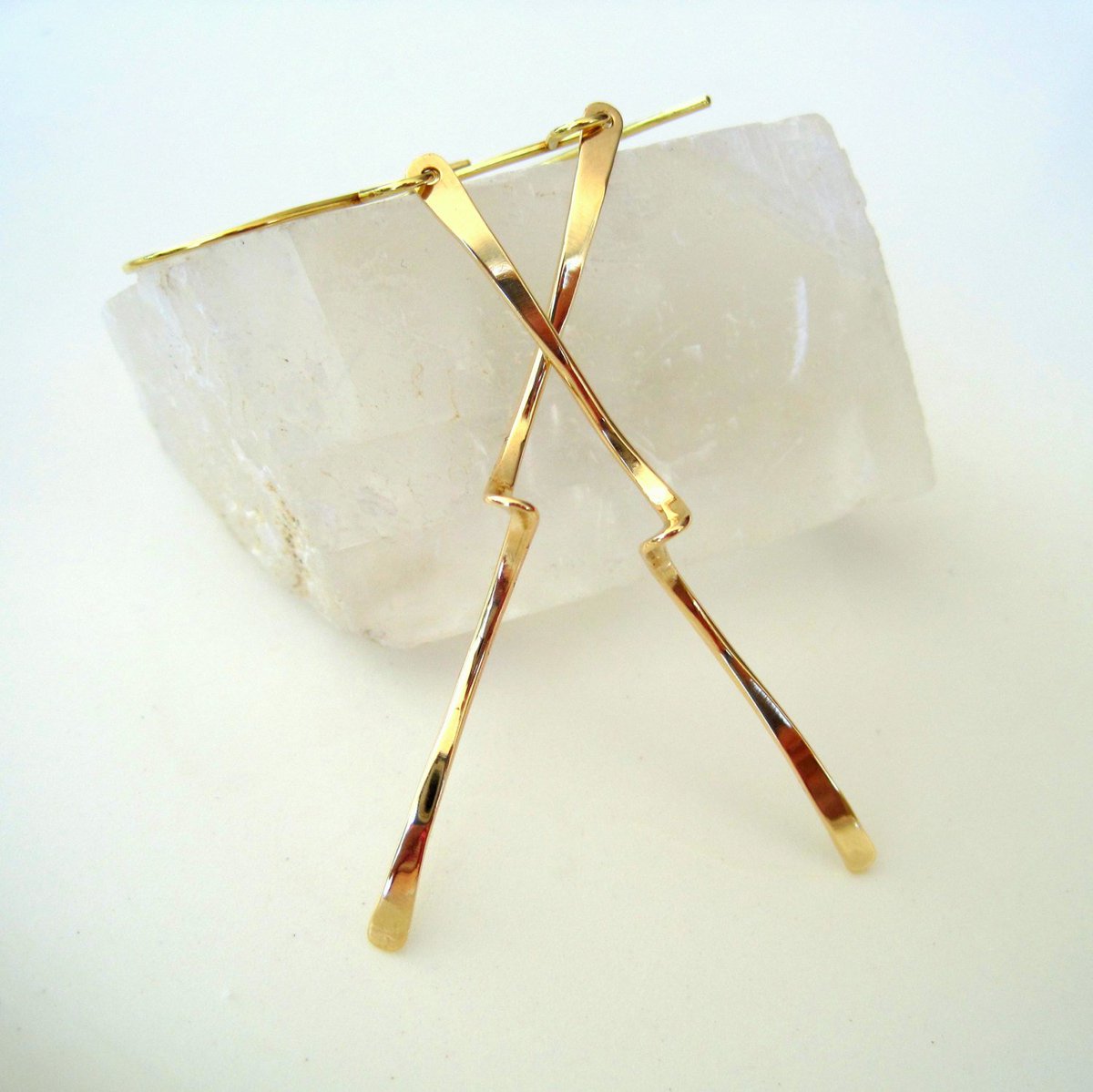 BrookeJewelry's tweet photo. Modern brass stick earrings, hand hammered bar earrings, minimal… https://t.co/2k7vjc9HcK #jewelryonetsy #LongDangle https://t.co/tTLgs3qk81