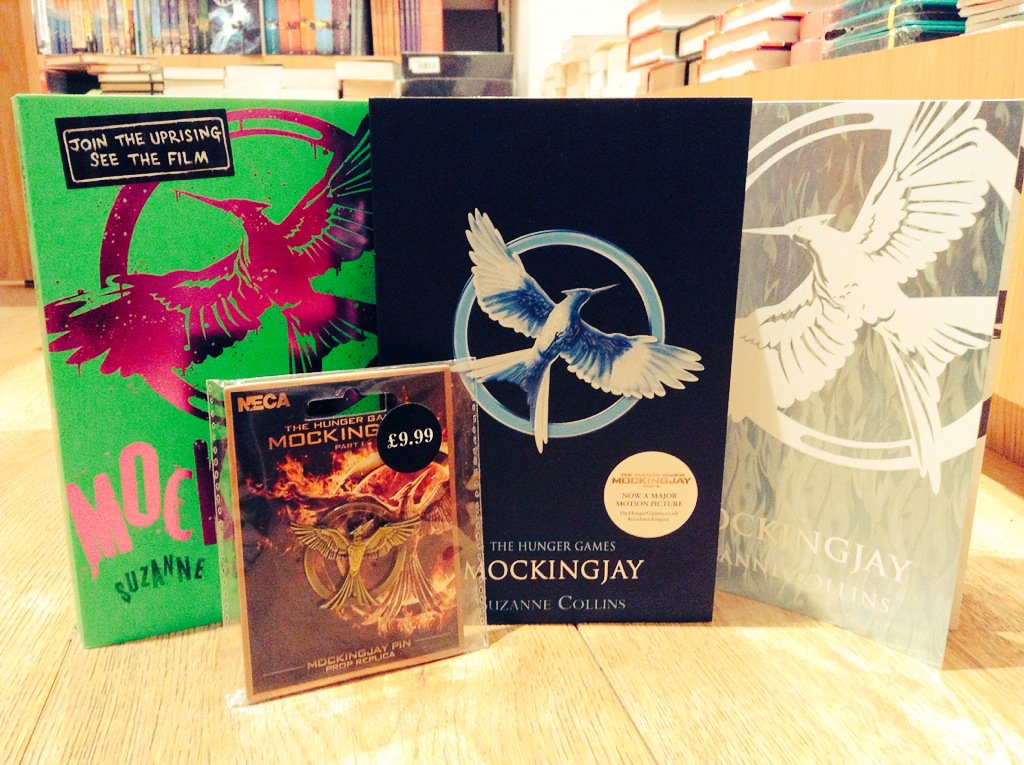 wakeystones's tweet photo. #MockingjayPart2 is out in cinemas; has everyone managed to read the books in time?!? 😄😃 #Readmockingjay https://t.co/dCeGheekgz