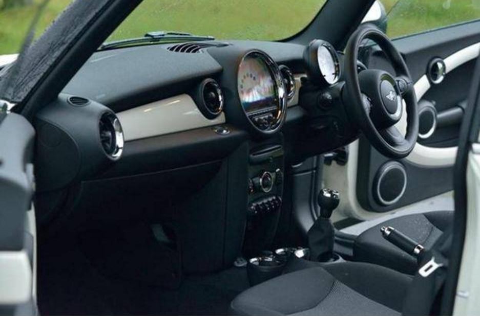 BullyMiaTJ's tweet image. Are you looking for a Mini Clubvan? Uncle Ian is selling this badboy carzone.ie/used-cars/mini… #mini #clubvan