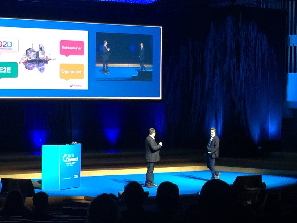 minna_ek's tweet image. Digitaalinen asiakaskohtaaminen Sonera Juuso Ihalainen ja @Diplomaatti Heikki Hautala @ #CiscoConnectFI #SoneraB2D