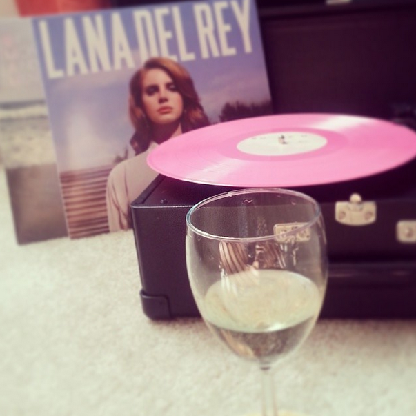 SteeleDancer's tweet photo. #MyNightBeLike #lanadelrey #WineWednesday #wineoclock https://t.co/pEs0NPX1cT
