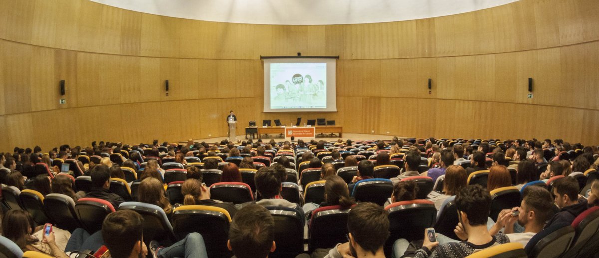 Encantados de compartir escenario con <a href="/actiu/">Actiu</a> y <a href="/dada_publicidad/">Dada Publicidad</a> en nuestra ponencia sobre publicidad ayer en la UA