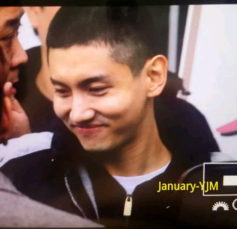 SalahGaulSMTown's tweet photo. #WaitingforChangmin https://t.co/eVgEvaZMdo