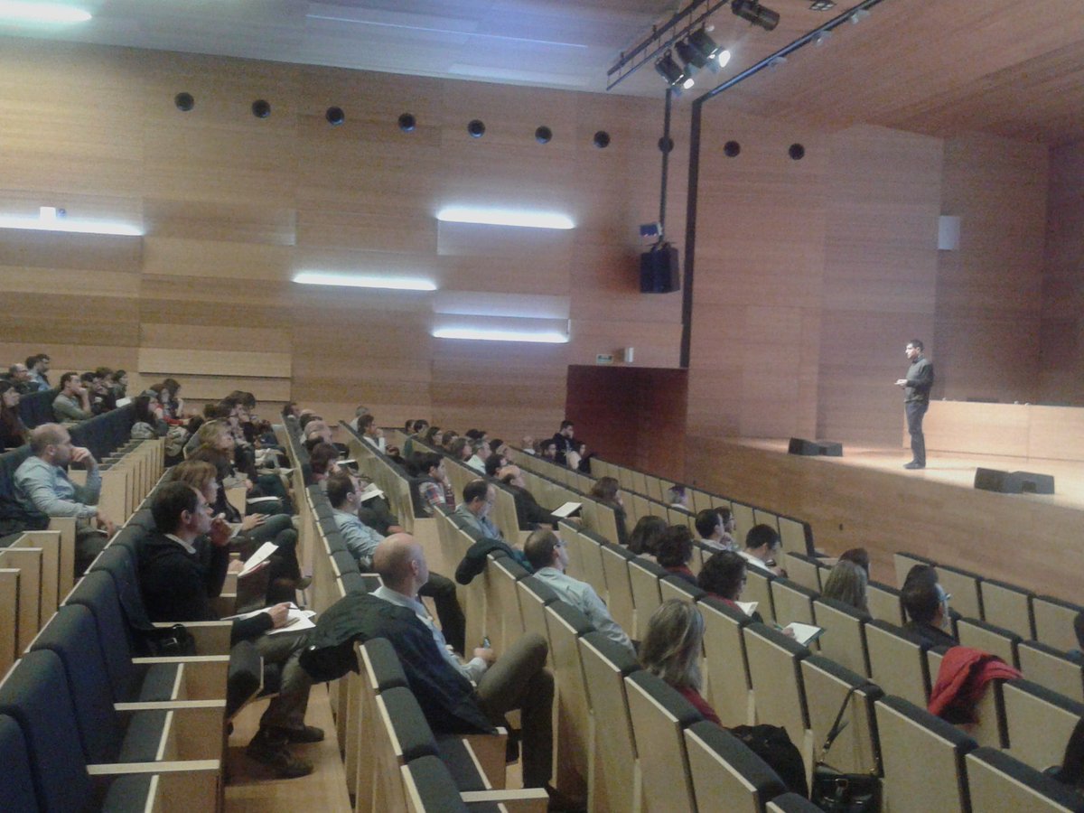 RedessaReus's tweet photo. Com tenir una presència correcta a LinkedIn i aprofitar aquesta xarxa. Ho explica @agustilopez a la #reusjoie2015 https://t.co/sQdao6Pkyg