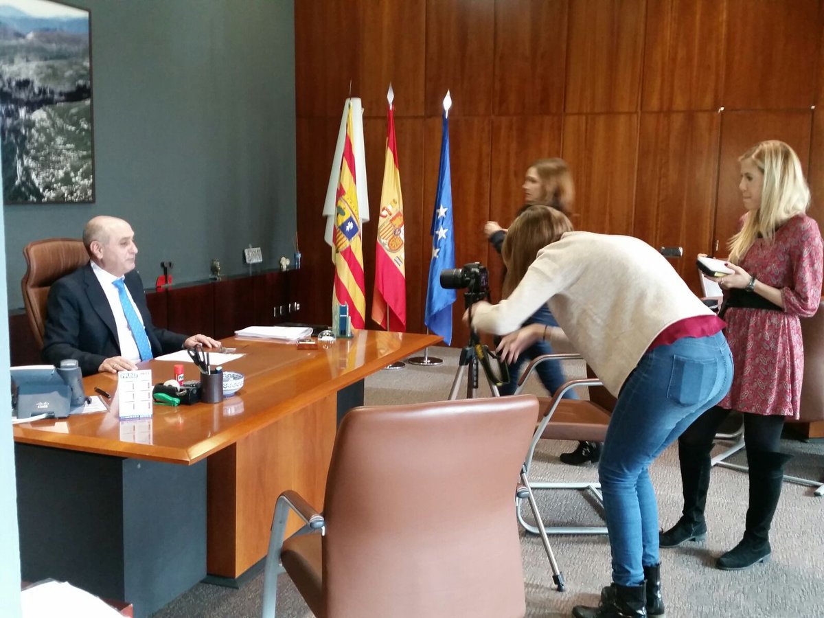 CEOEAragon's tweet photo. Nuestro Presidente anima a los jóvenes europeos a formarse para su futuro profesional #schoolnwork @EEN_EU https://t.co/l7cnKBsjDT