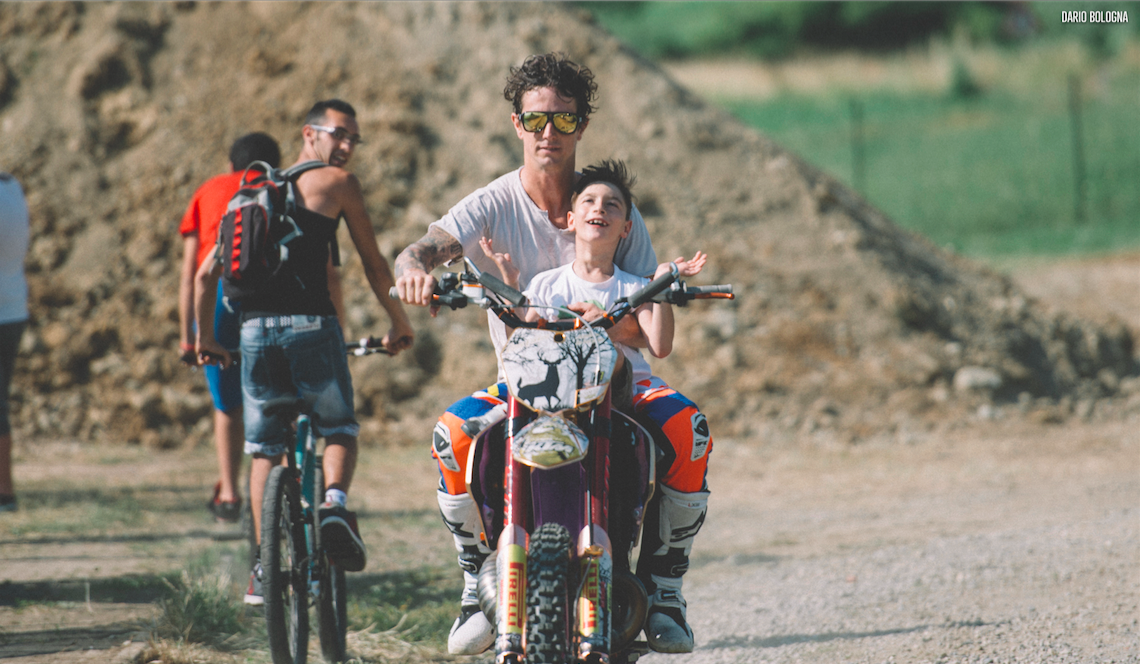 riders's tweet photo. Essere Vanni Oddera. Una vita di freestyle, party e mototerapia | di @moreneria https://t.co/azsSVtOjdc https://t.co/JQ8HVaPZub