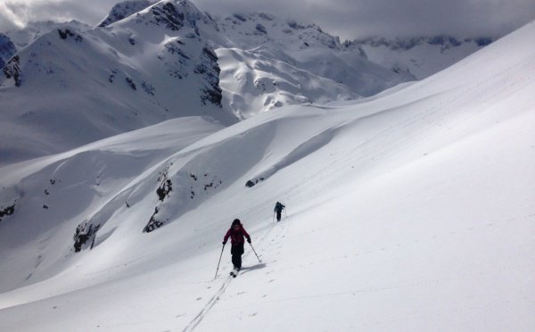 Raids à ski, l'autre passion de Couleur Corse: Les guides de hautes montagnes de Couleur... blog.couleur-corse.com/Raids-a-ski-l-…