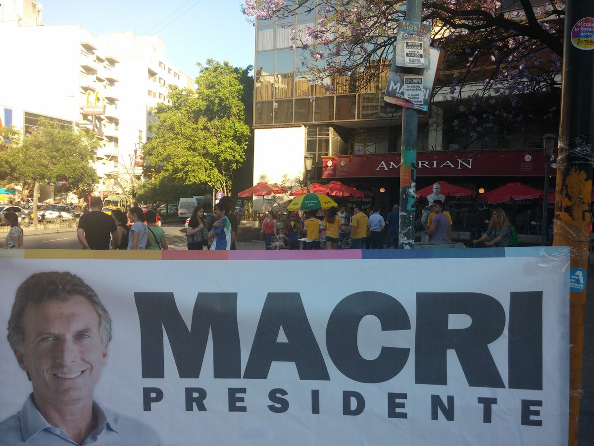 JProCordobaS4's tweet photo. Repartiendo votos y propuestas frente al Hotel Amerian y en el Buen Pastor #Cambiemos @SoherElSukaria @javierpretto https://t.co/ZtU3pAbzxu