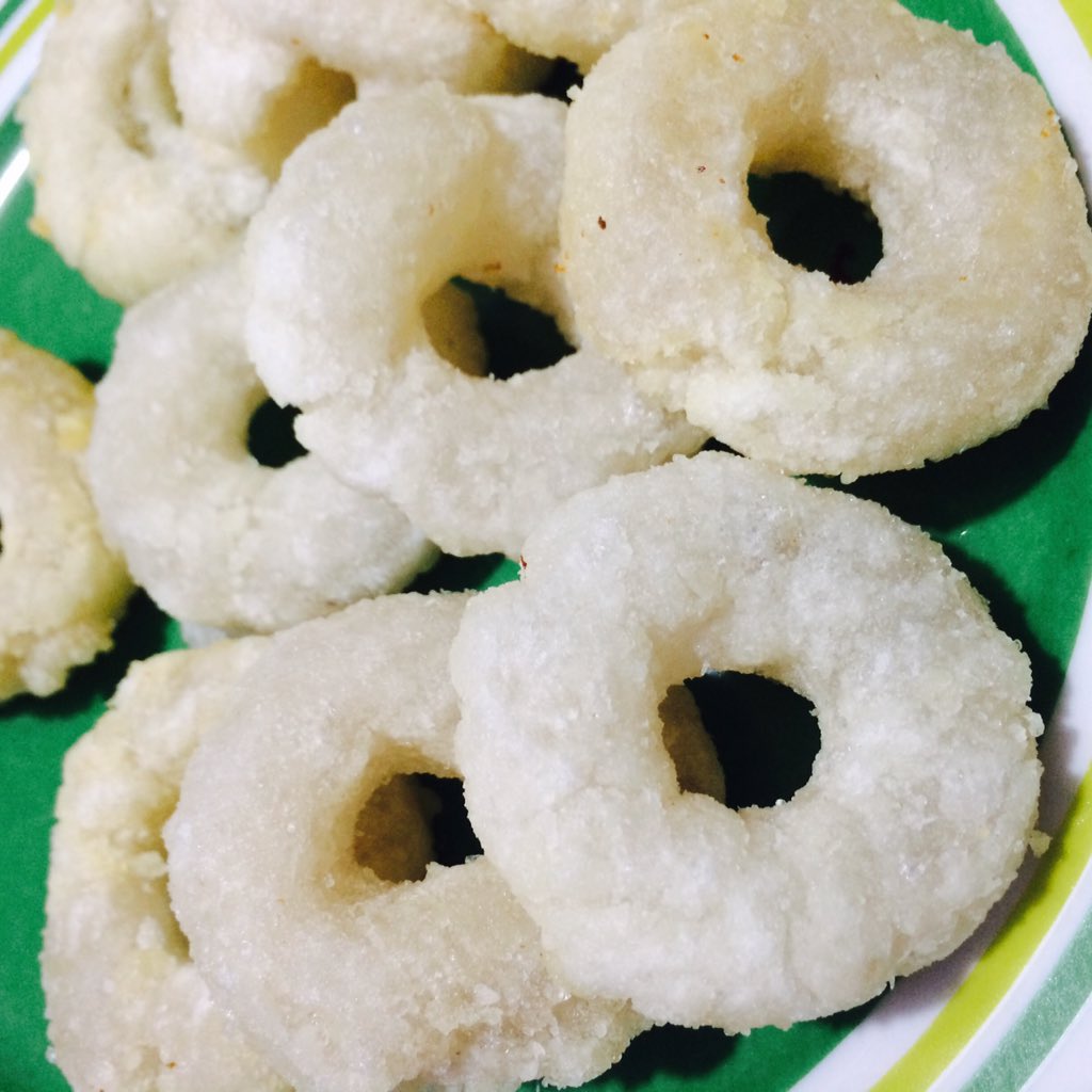 Aku lagi makan donat cireng :999 lucu😍