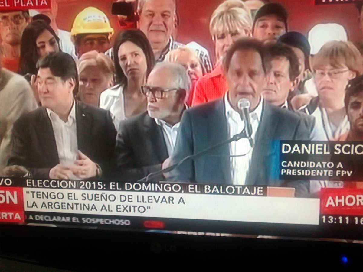 PSFBA's tweet photo. "Nosotros queremos que el domingo gane el pueblo argentino" @danielscioli #MejorScioli https://t.co/U68tLNGNSO