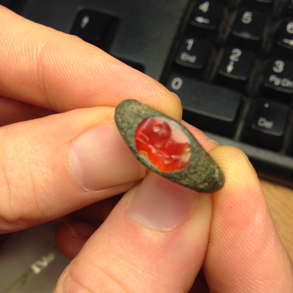 AnnaBooth3's tweet photo. @IJ_Marshman hi Ian! Gorgeous ring with intaglio (hippocamp, carnelian) any idea about date :-) https://t.co/ix94G1nwOR