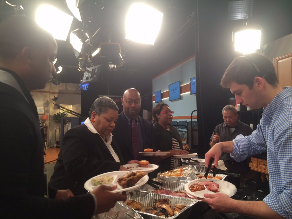 FamousDavesMD's tweet photo. We surprised the @greatdaywash crew with #BBQ for everyone! We think they like our surprise... https://t.co/1BteZ7yVa7