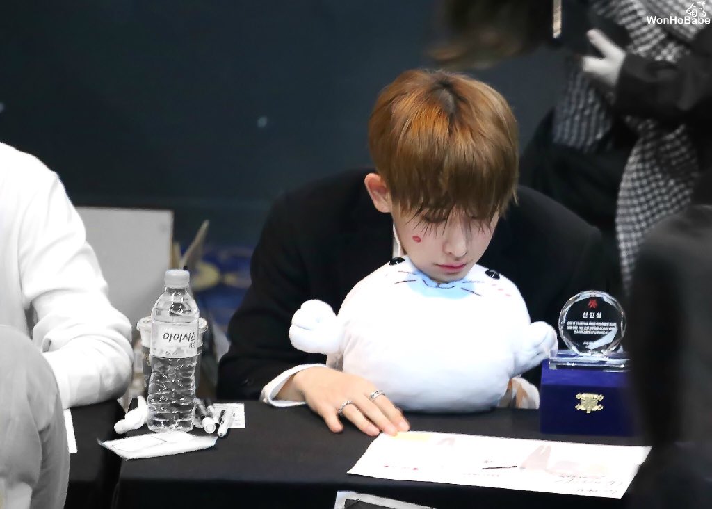 WonHobabe's tweet photo. 오빠 왜 이렇게 귀여운😭😭😭#Wonho #원호 #몬스타엑스 #MONSTA_X #HERO @OfficialMonstaX https://t.co/bxDtIw72LV