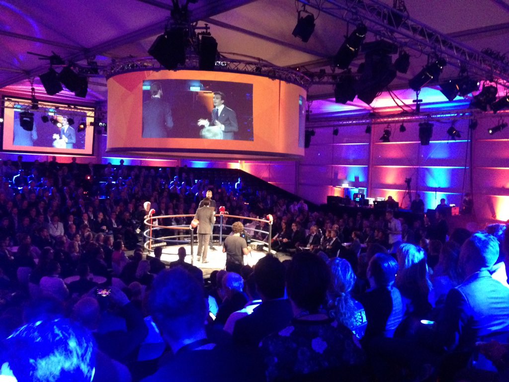 BaazMagazine's tweet image. Hendrik Halbe, founder van de #ECE heeft het podium betreden. #HTGT