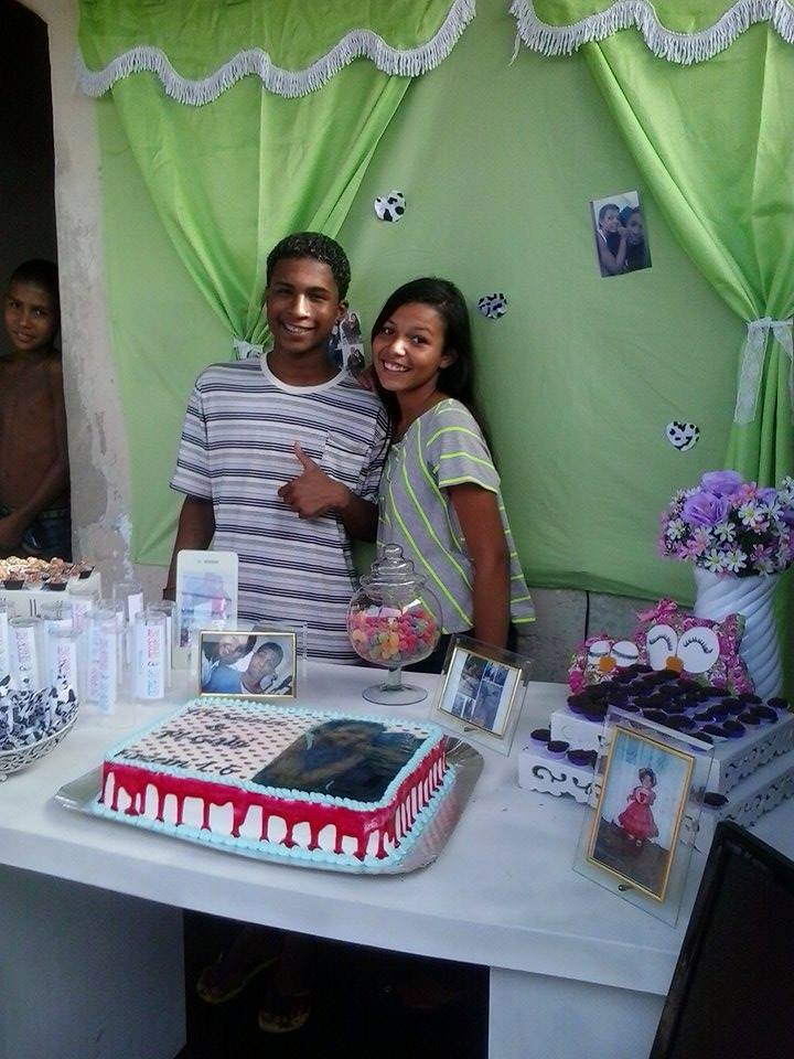 Hellen_Souzaah's tweet photo. - Quando se trata de vc sou meia egoísta .. 😍💘😂
#Meeeu #Irmã_Te_ama #Irmã_obedece #Irmã_briga #Idiota .. 😍💘 https://t.co/VLhjgkxyJD