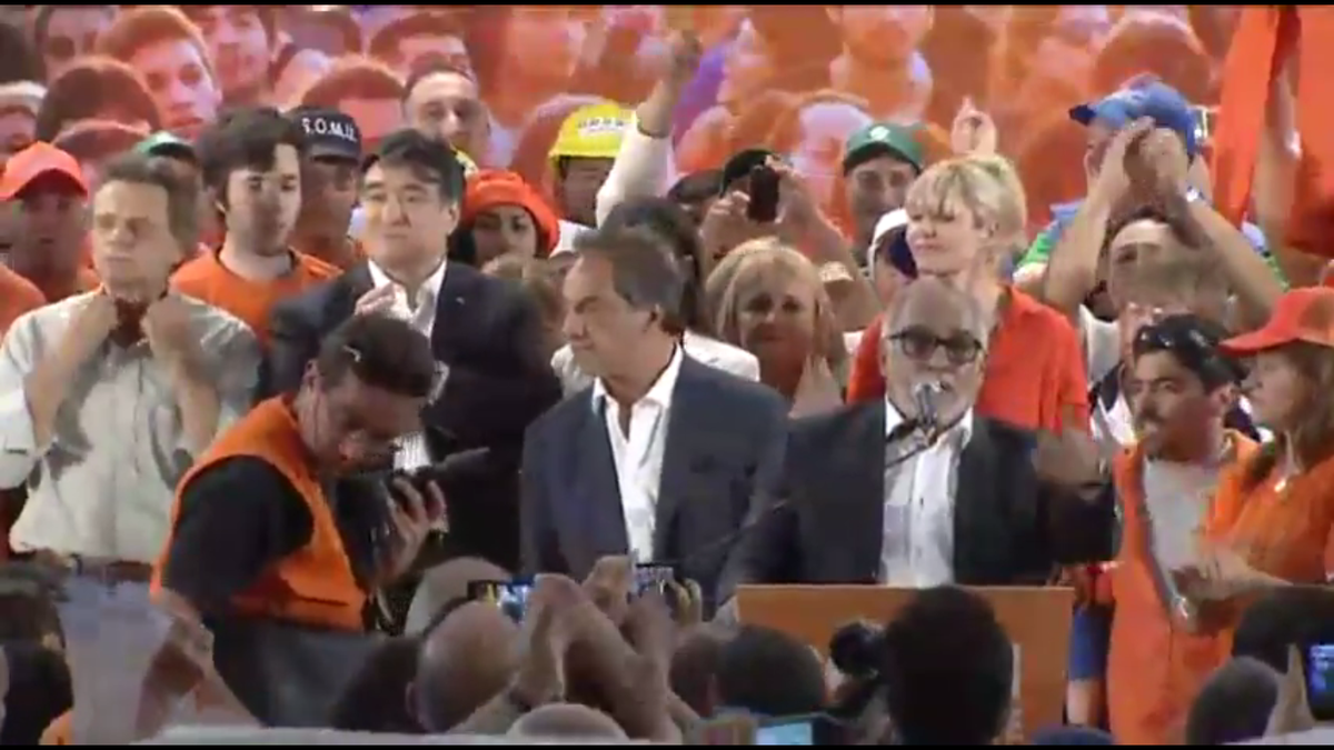 UxPenlosmedios's tweet photo. #AHORA Negro Oro en #MarDelPlata: "Tengo derecho de elegir a @danielscioli como Presidente" #MejorScioli https://t.co/2inqBxcMlC