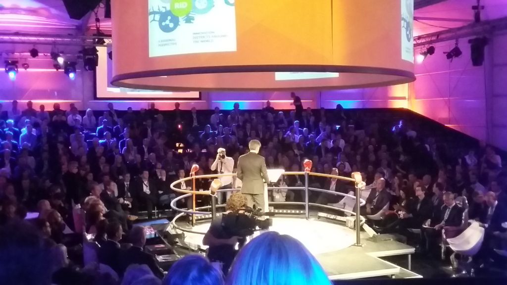 Tonlegerstee's tweet image. Wethouder @adriaanvisser in de boksring over onze prachtige stad op de summit How to get there #htgt