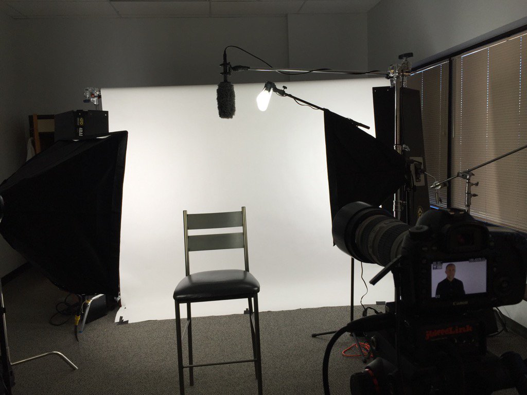 JayLoecken's tweet photo. Another 10 hour video shoot @QuantaUSA https://t.co/BBuuEseuXz